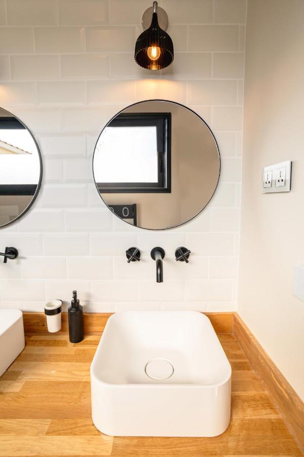 L'Entre Deux-Suite Romantique - Jacuzzi Privatif - Clim Reversible - Wifi Le Somail Exterior photo